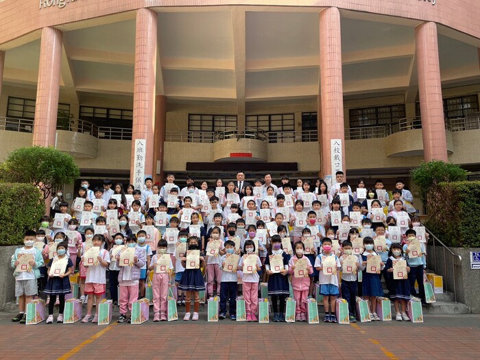 111學年度榮富國小模範生頒獎典禮 照片